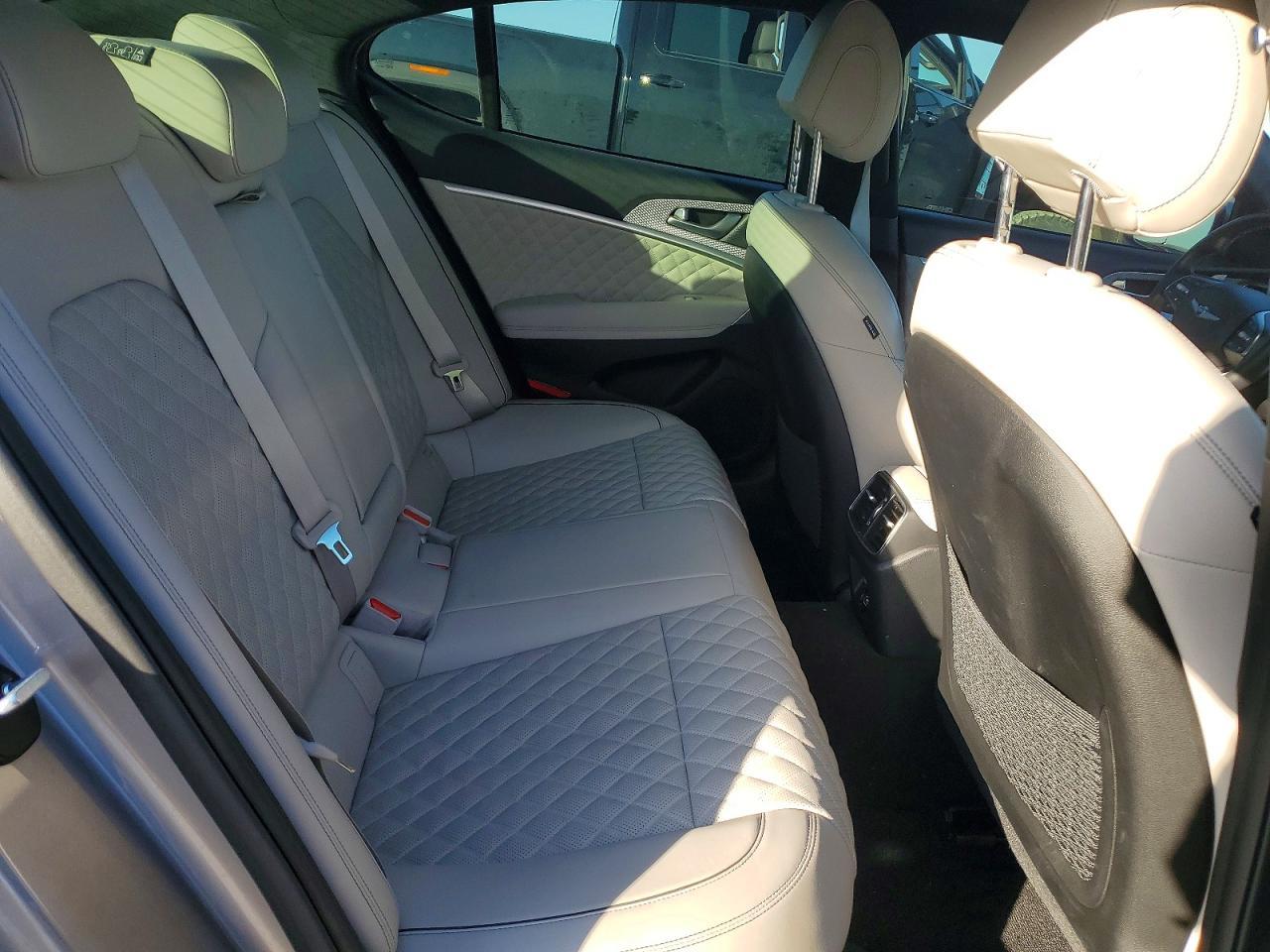 2023 GENESIS G70