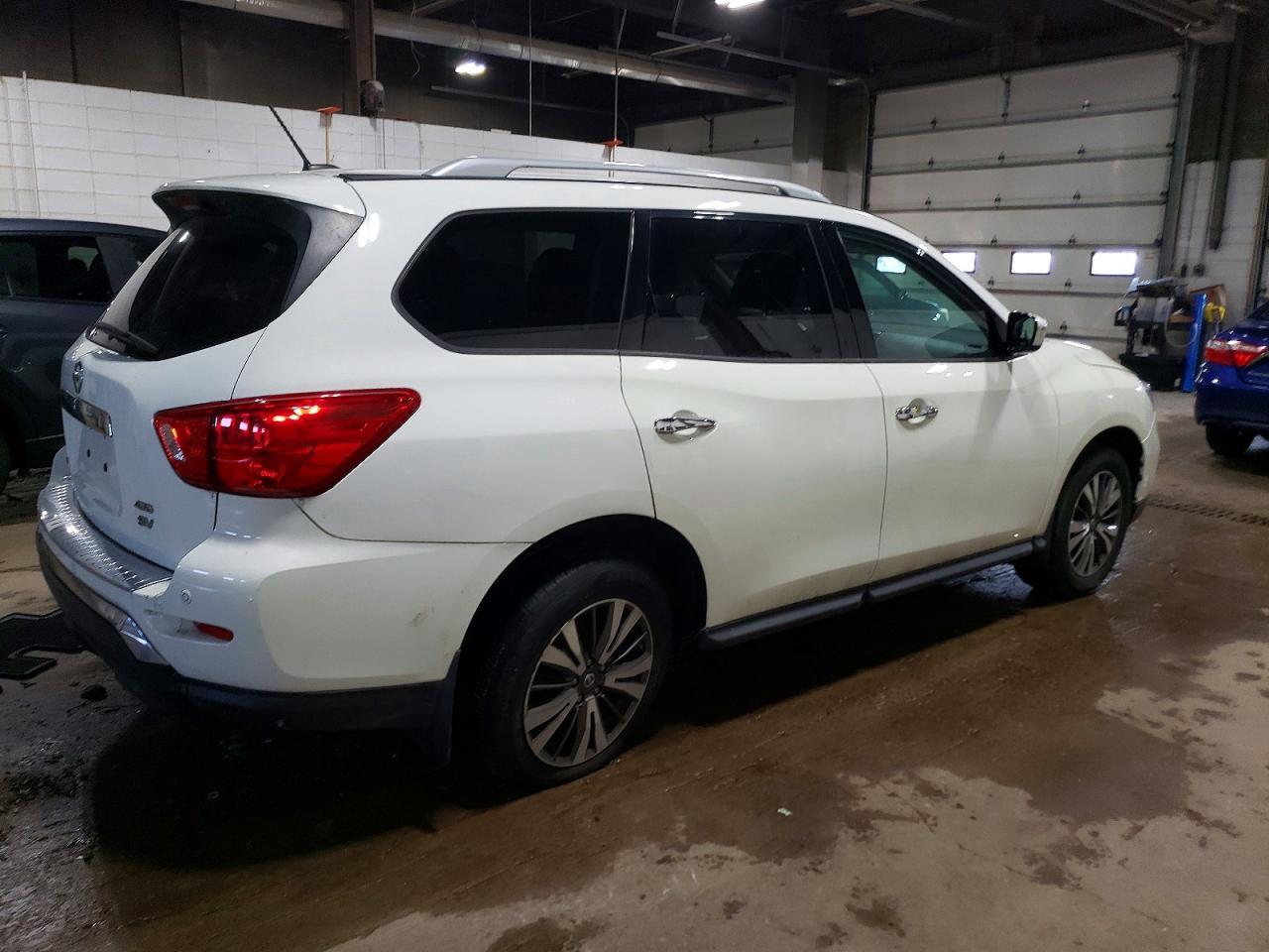 2017 NISSAN PATHFINDER