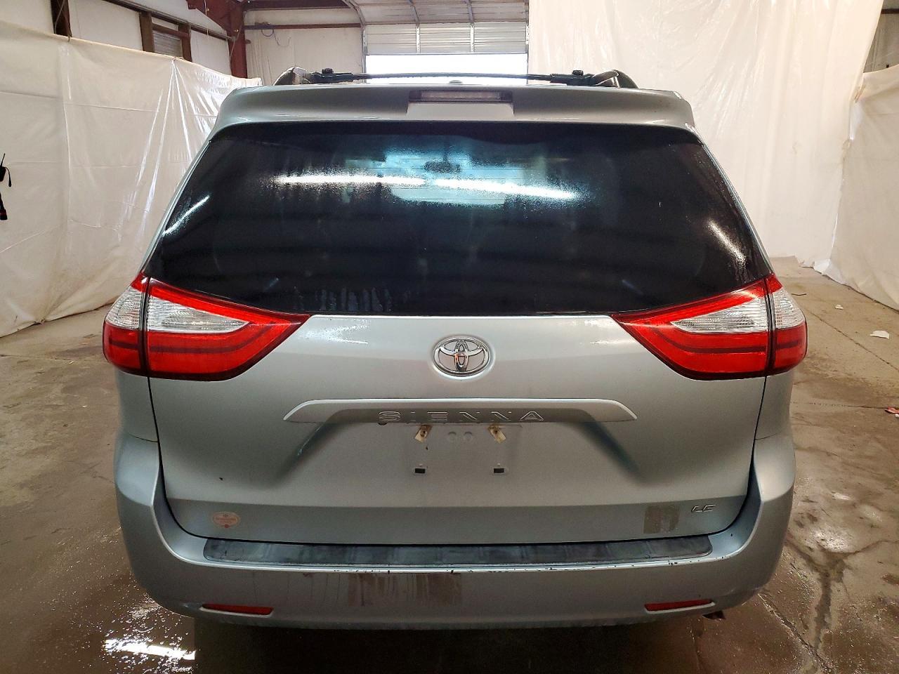 2016 TOYOTA SIENNA