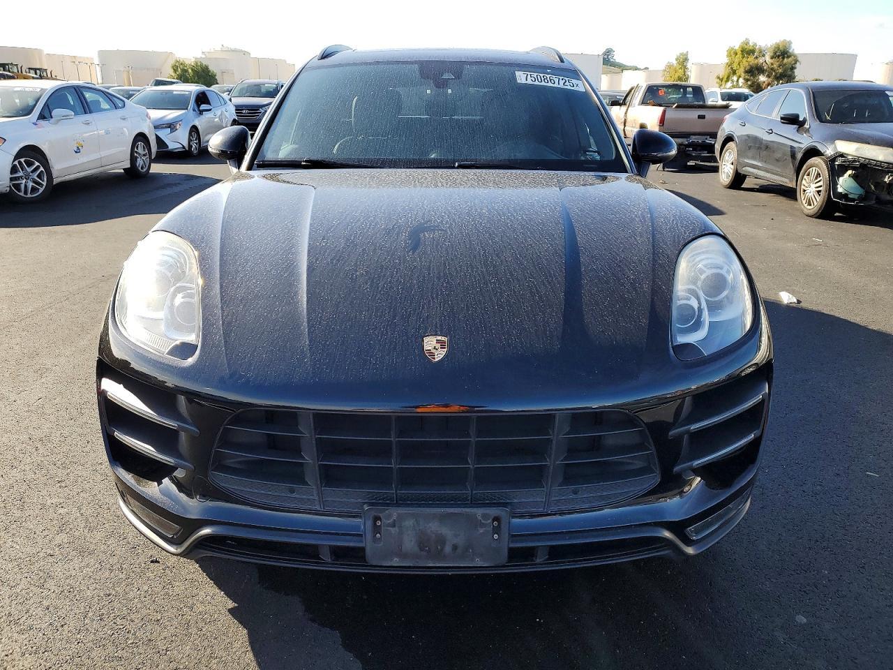 2016 PORSCHE Macan