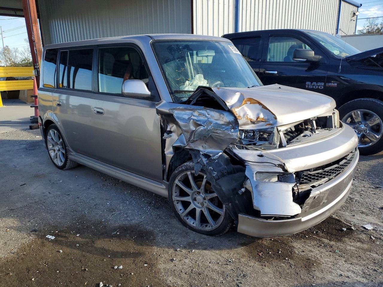 2005 TOYOTA SCION
