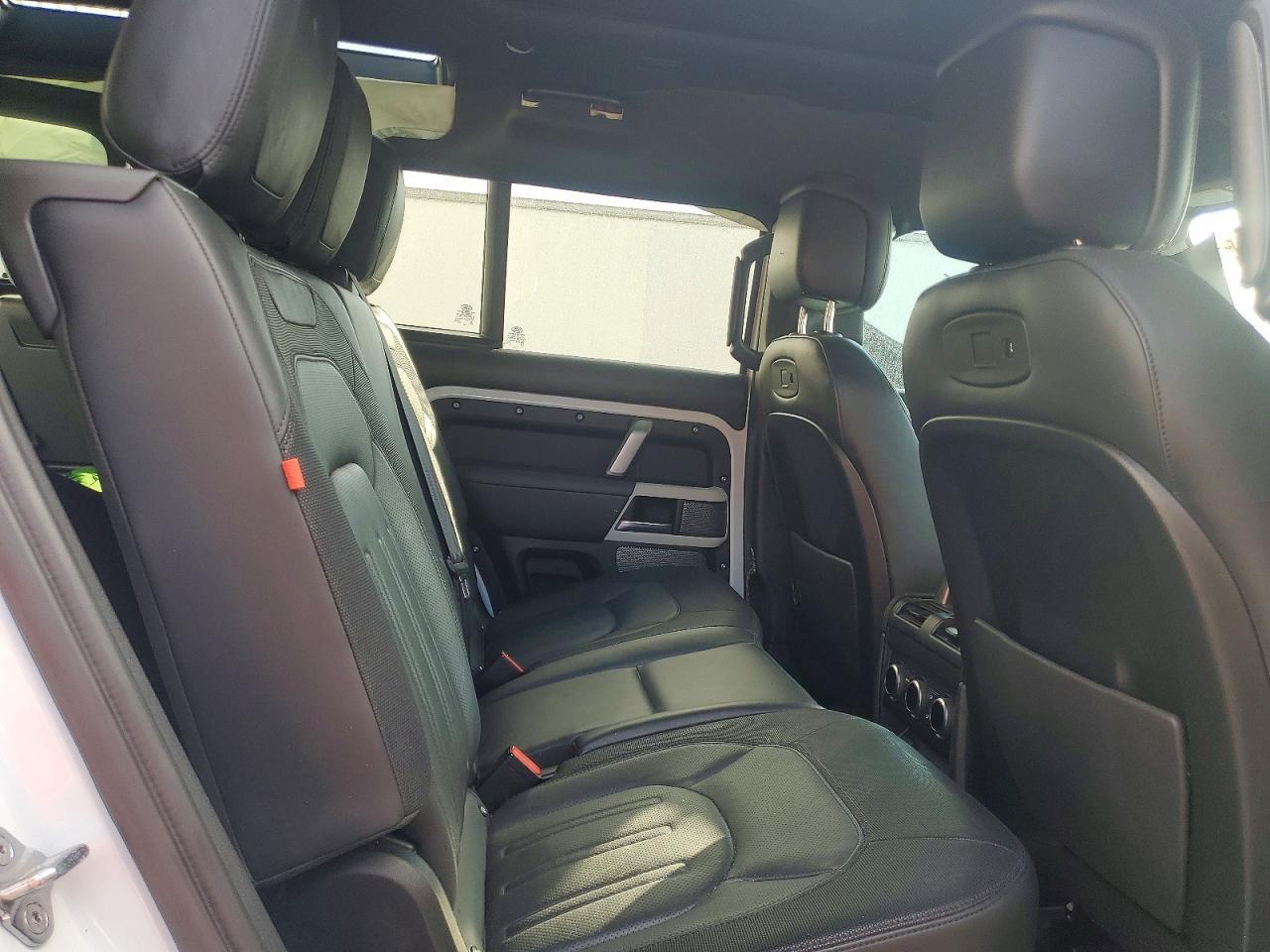 2022 LAND ROVER Defender