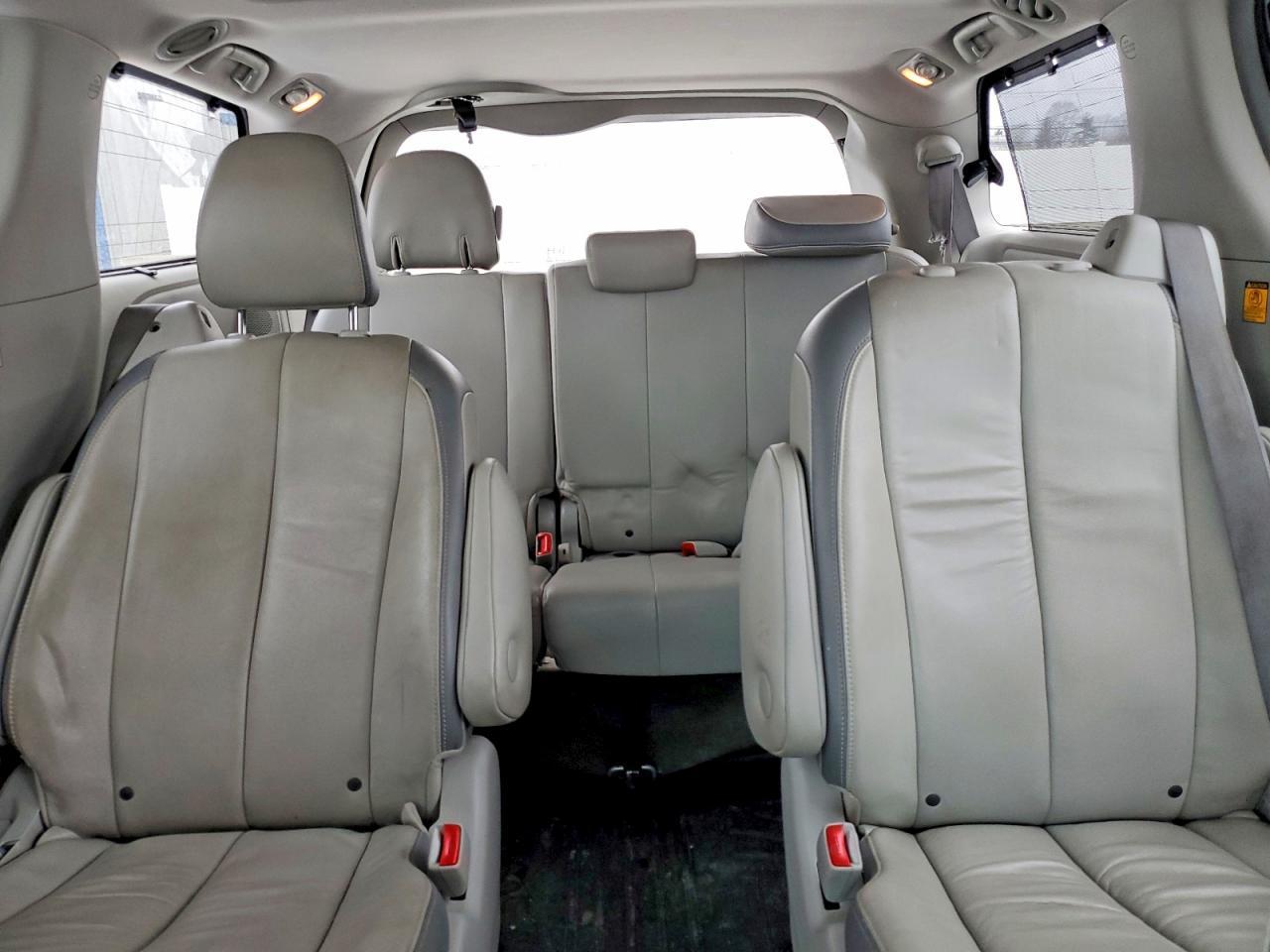 2012 TOYOTA SIENNA