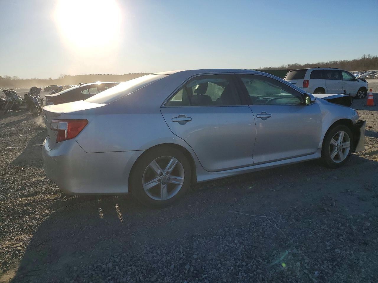 2014 TOYOTA CAMRY
