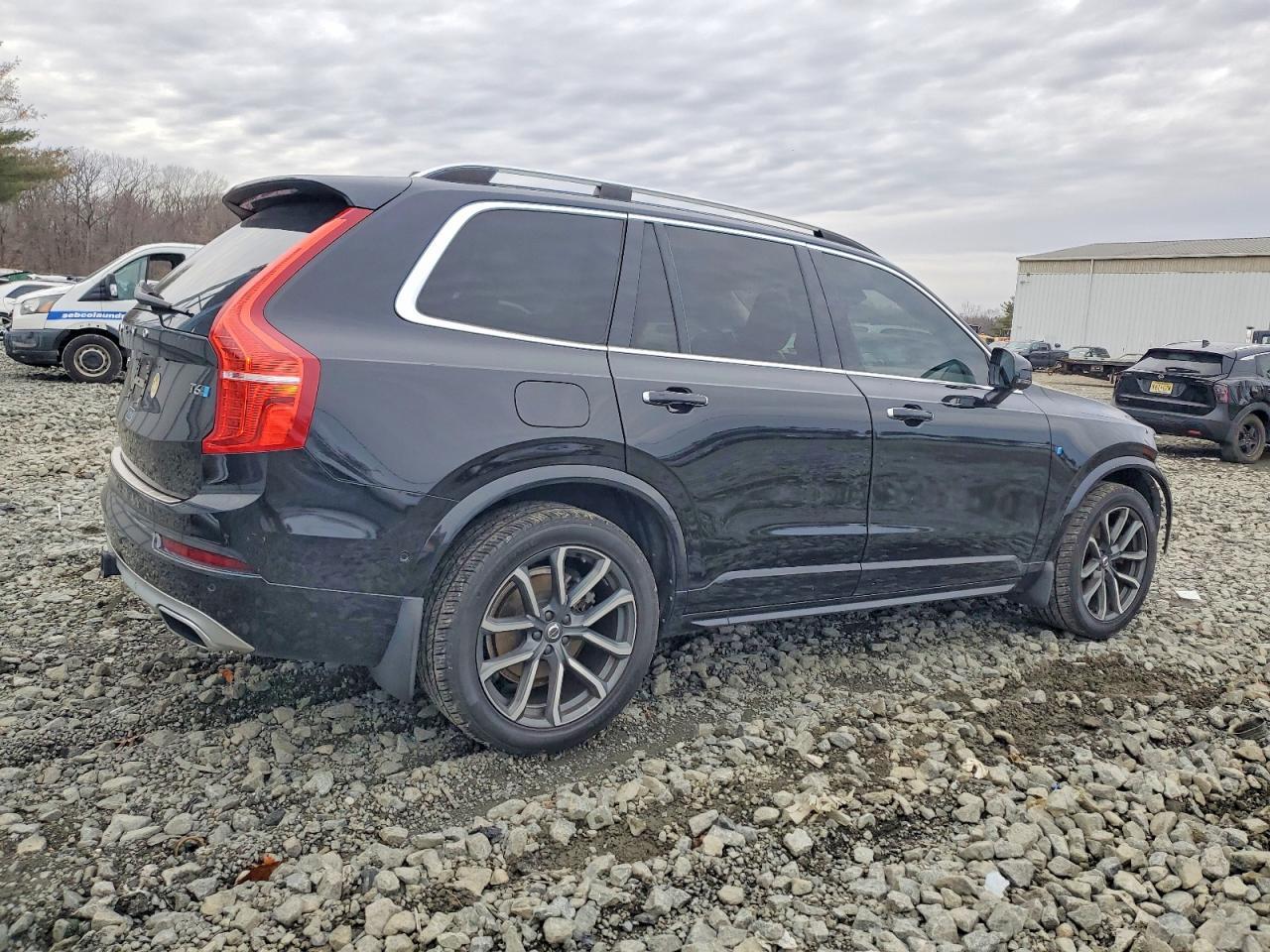 2016 VOLVO XC90