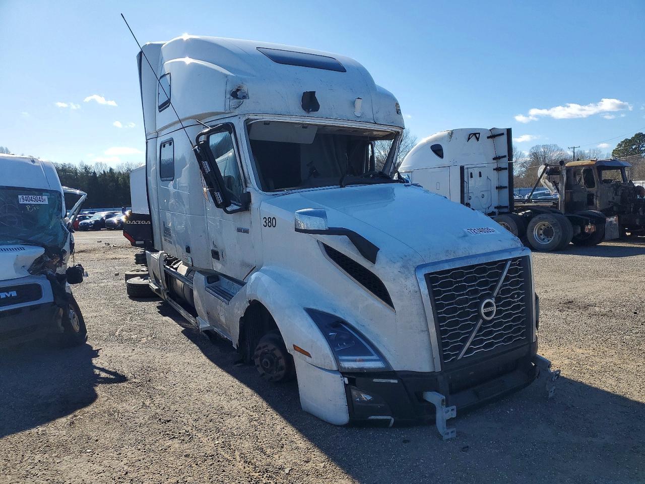 2023 VOLVO VNL