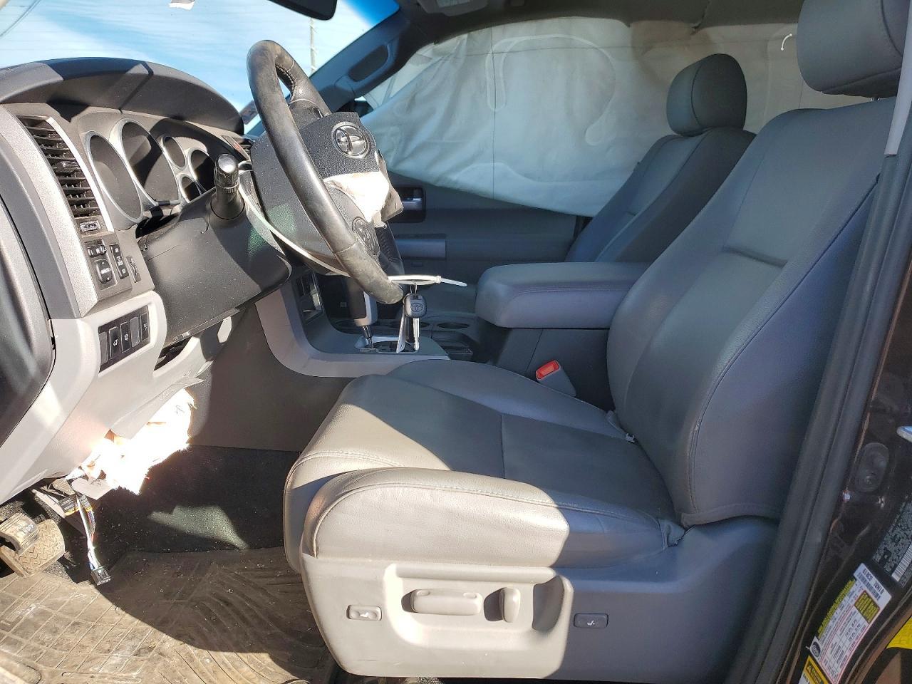 2013 TOYOTA Sequoia