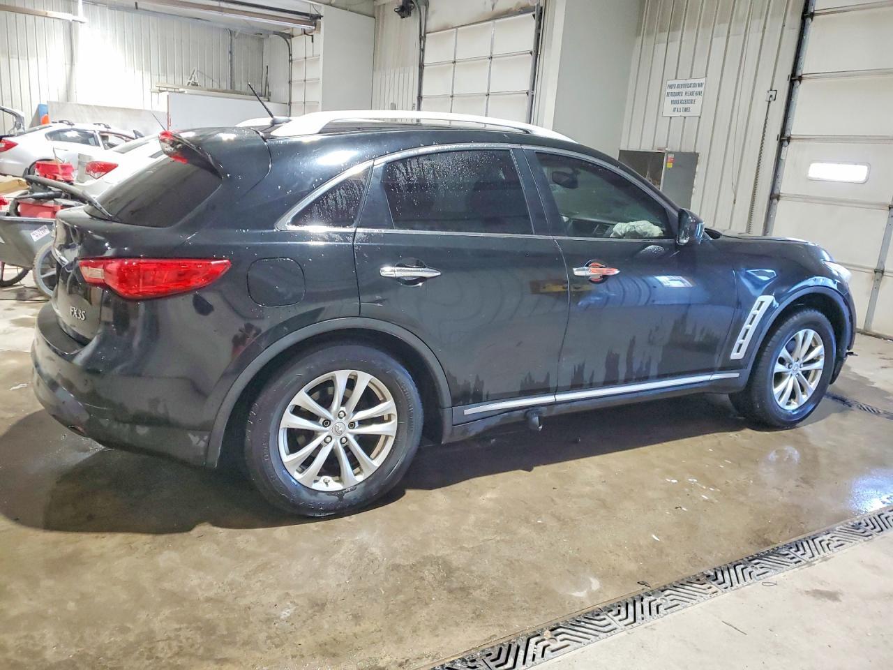2011 INFINITI FX35