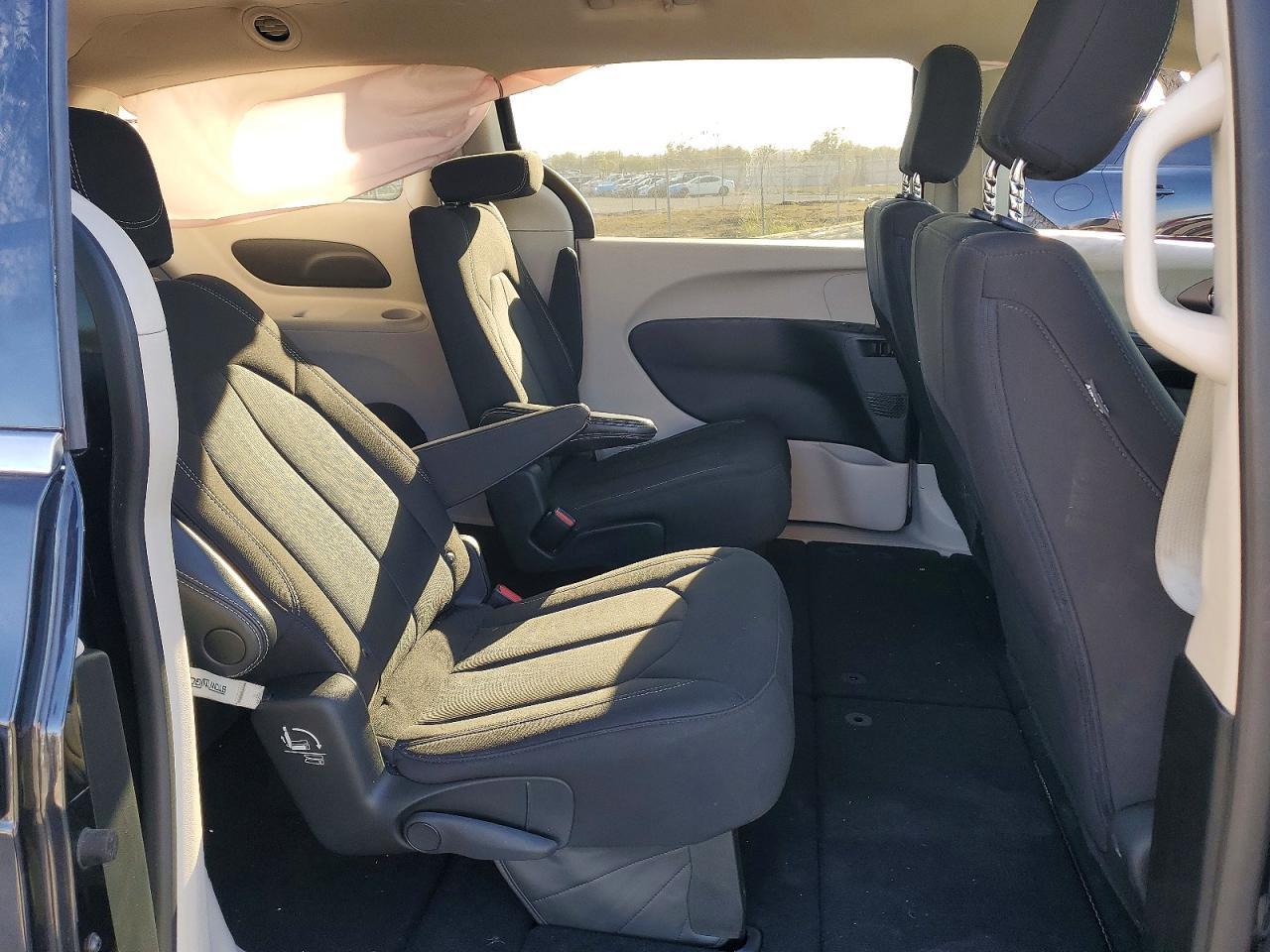 2023 CHRYSLER Voyager
