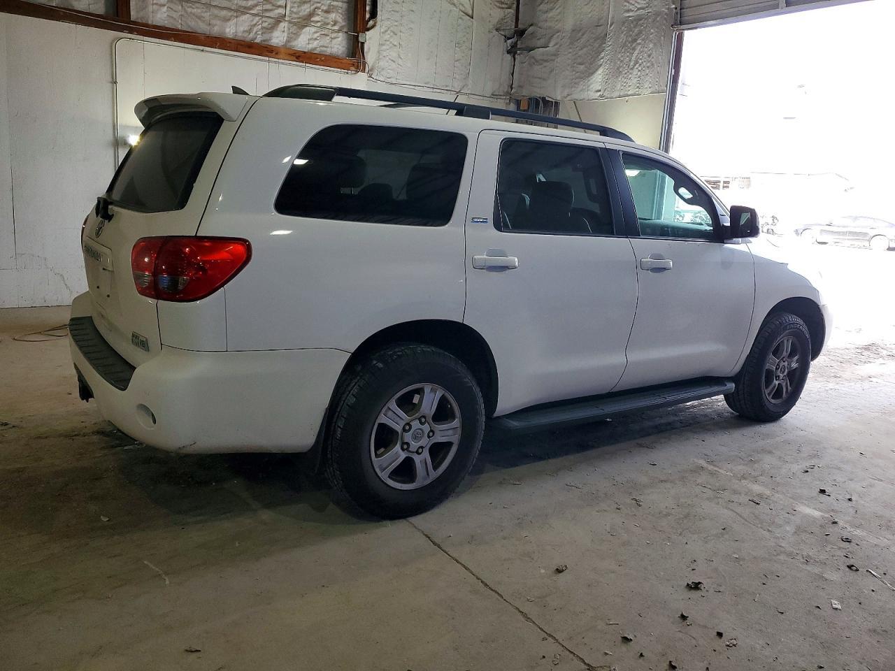 2016 TOYOTA Sequoia