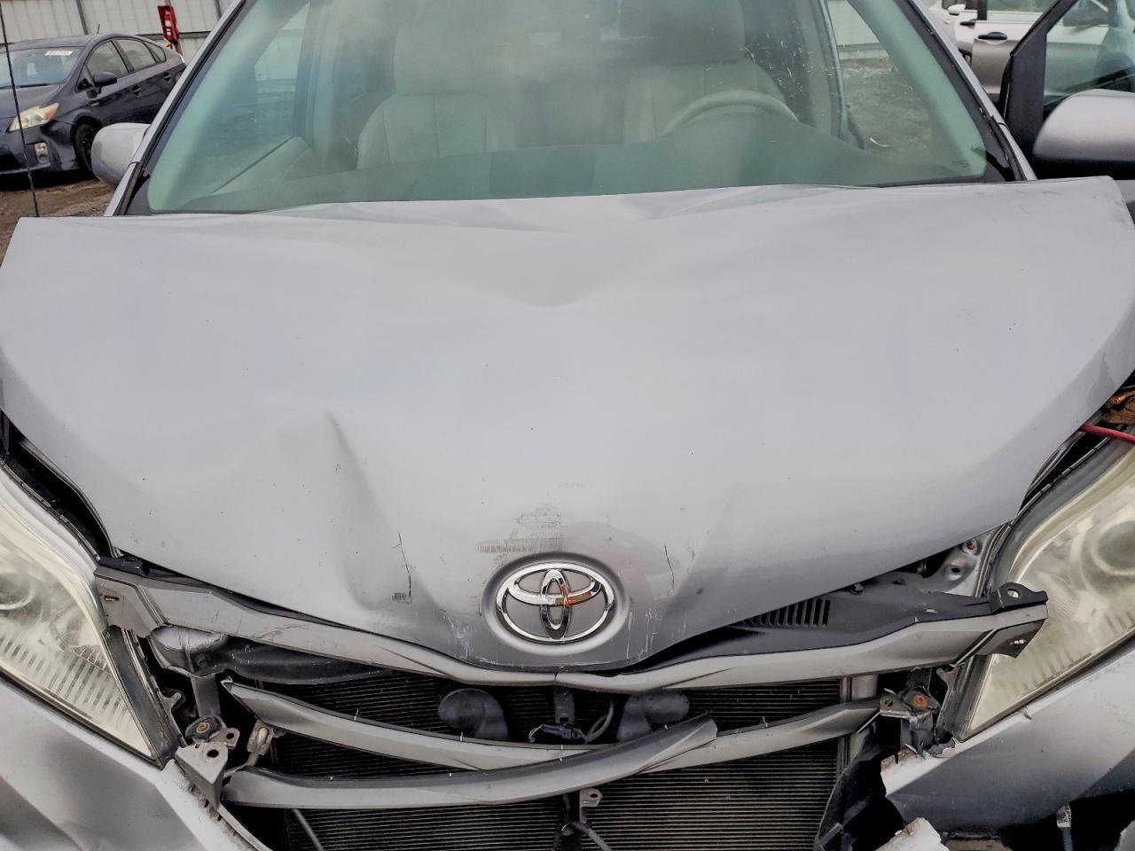 2013 TOYOTA SIENNA