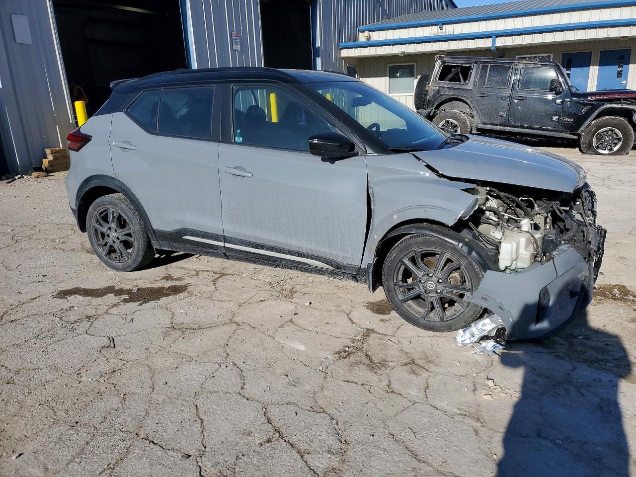 2021 NISSAN KICKS