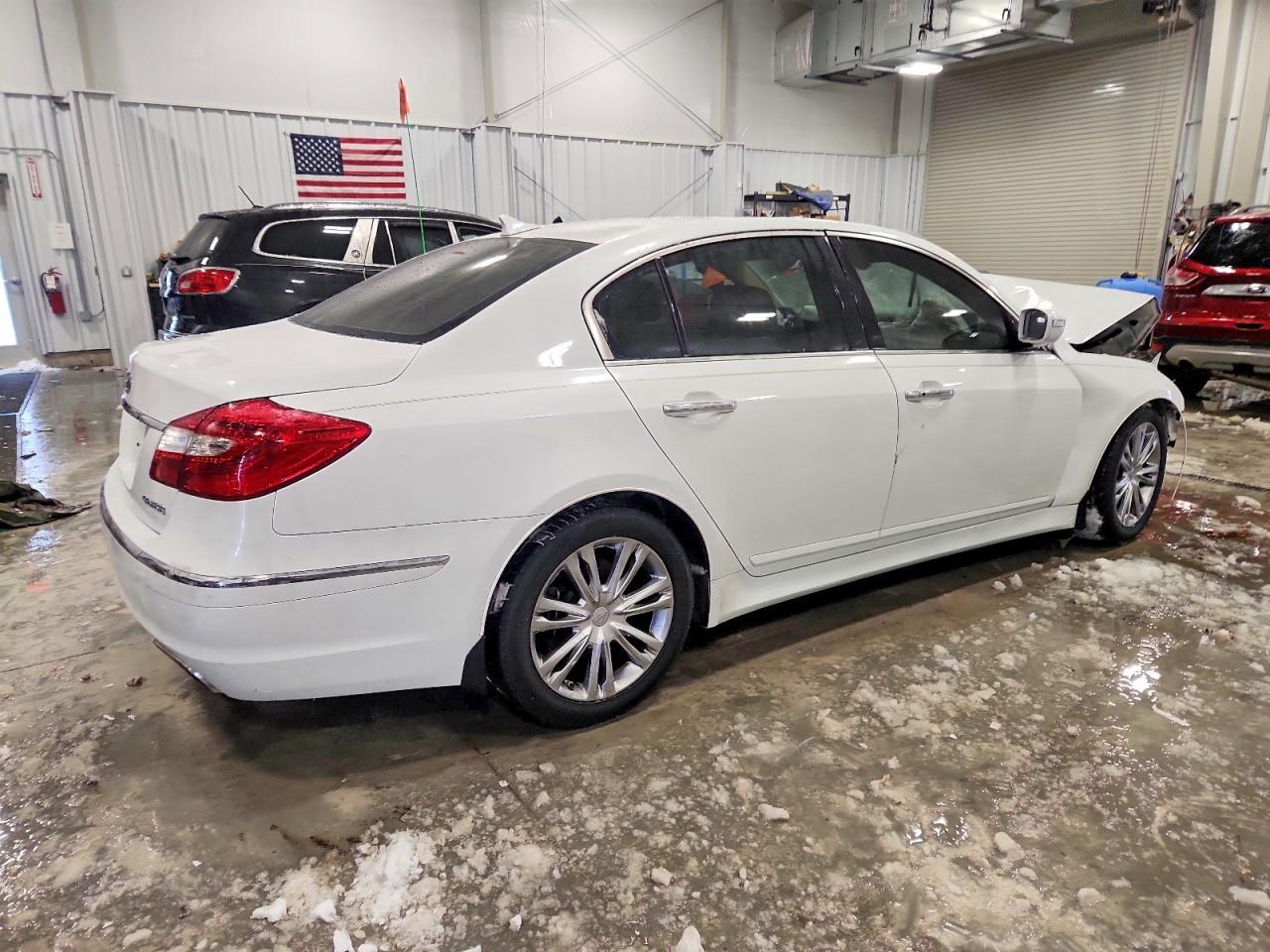 2013 HYUNDAI GENESIS