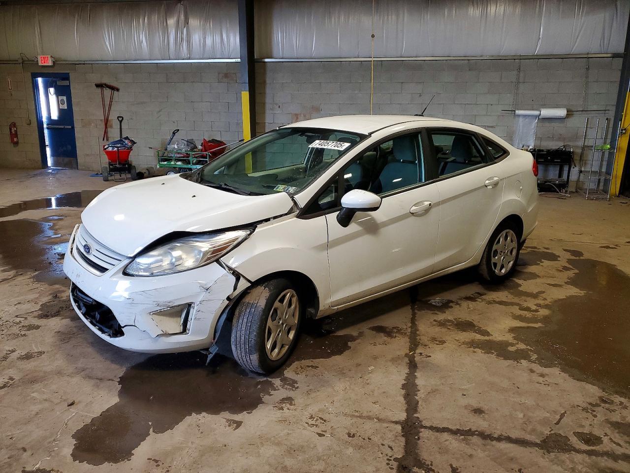 2013 FORD Fiesta