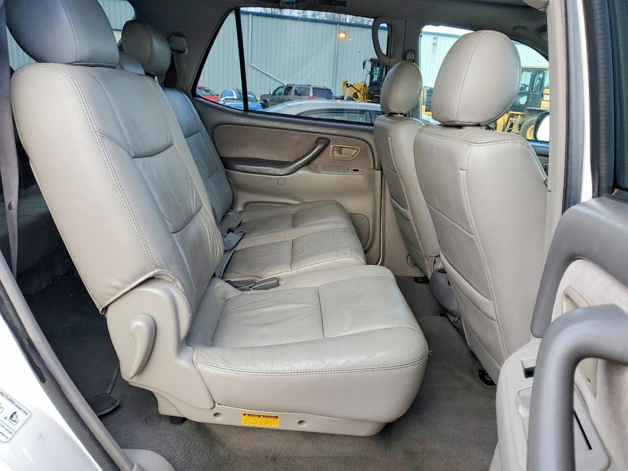 2002 TOYOTA Sequoia
