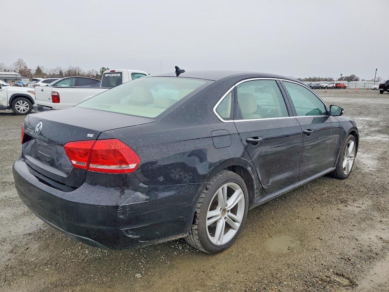 2014 VOLKSWAGEN Passat