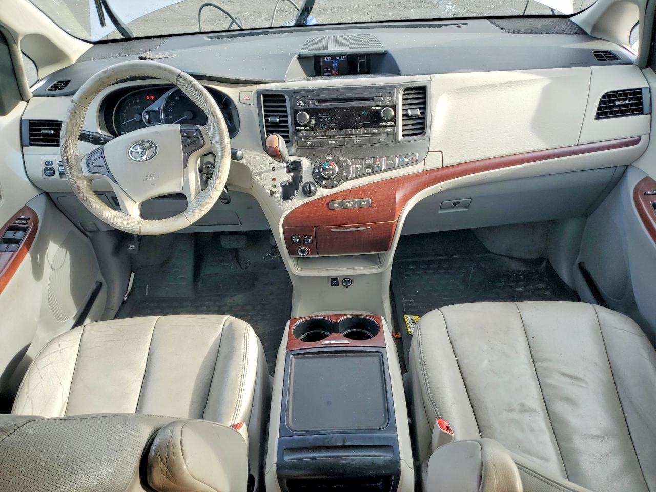 2013 TOYOTA SIENNA