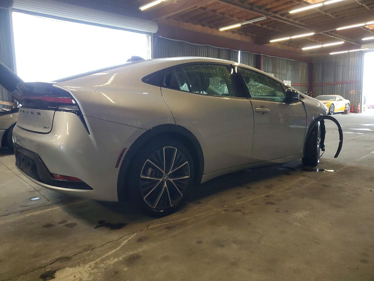 2024 TOYOTA PRIUS