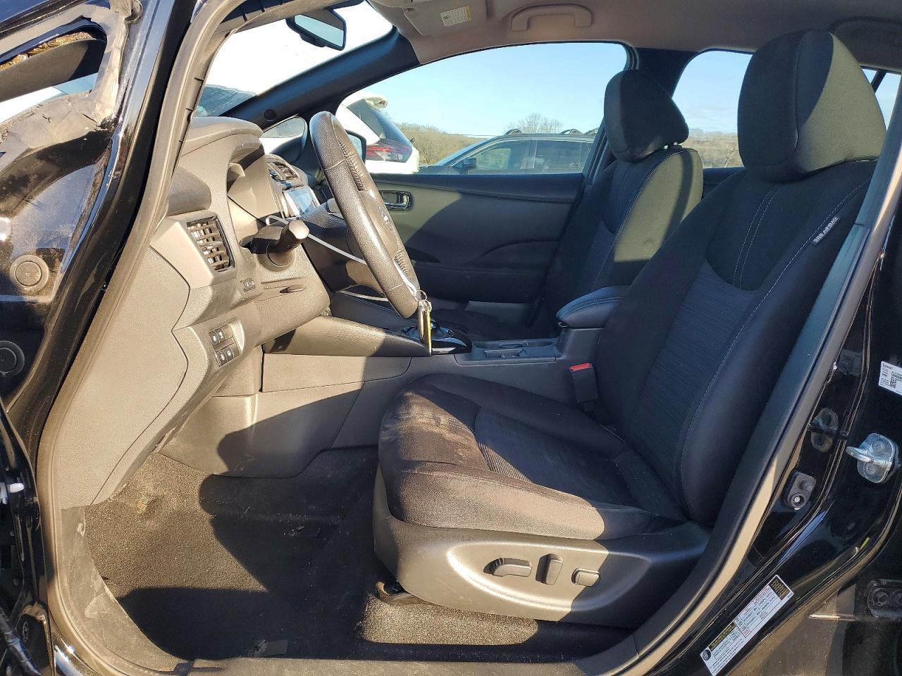 2023 NISSAN LEAF