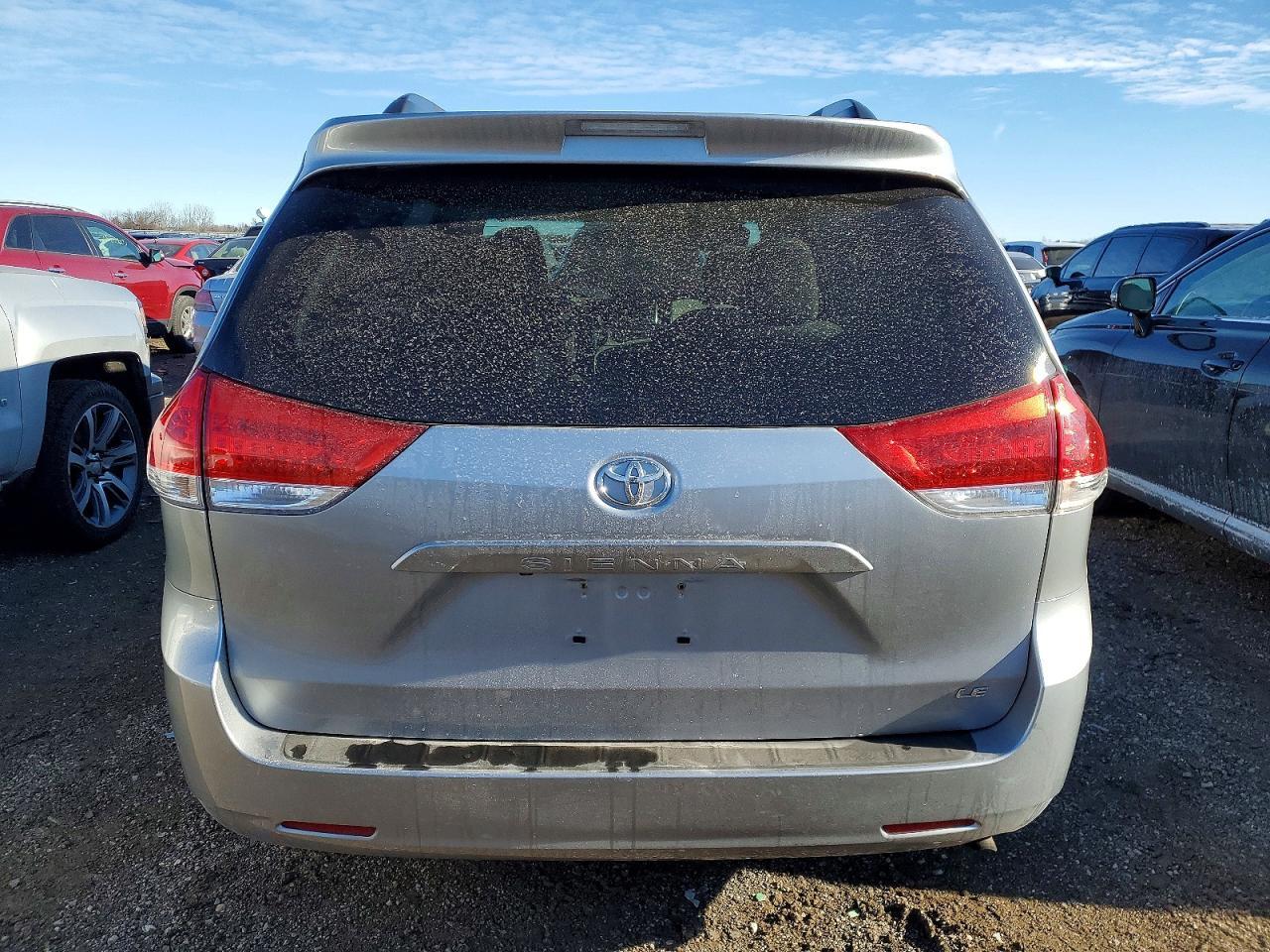 2011 TOYOTA SIENNA