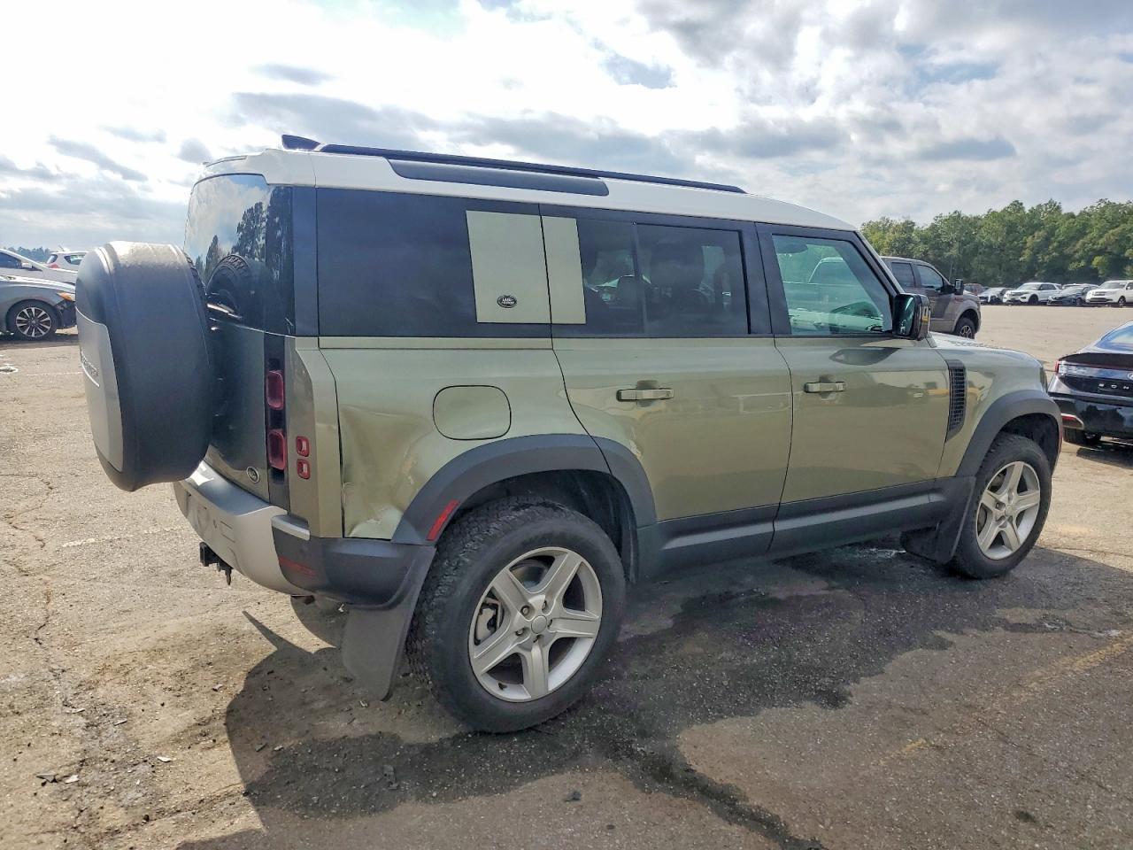 2022 LAND ROVER Defender