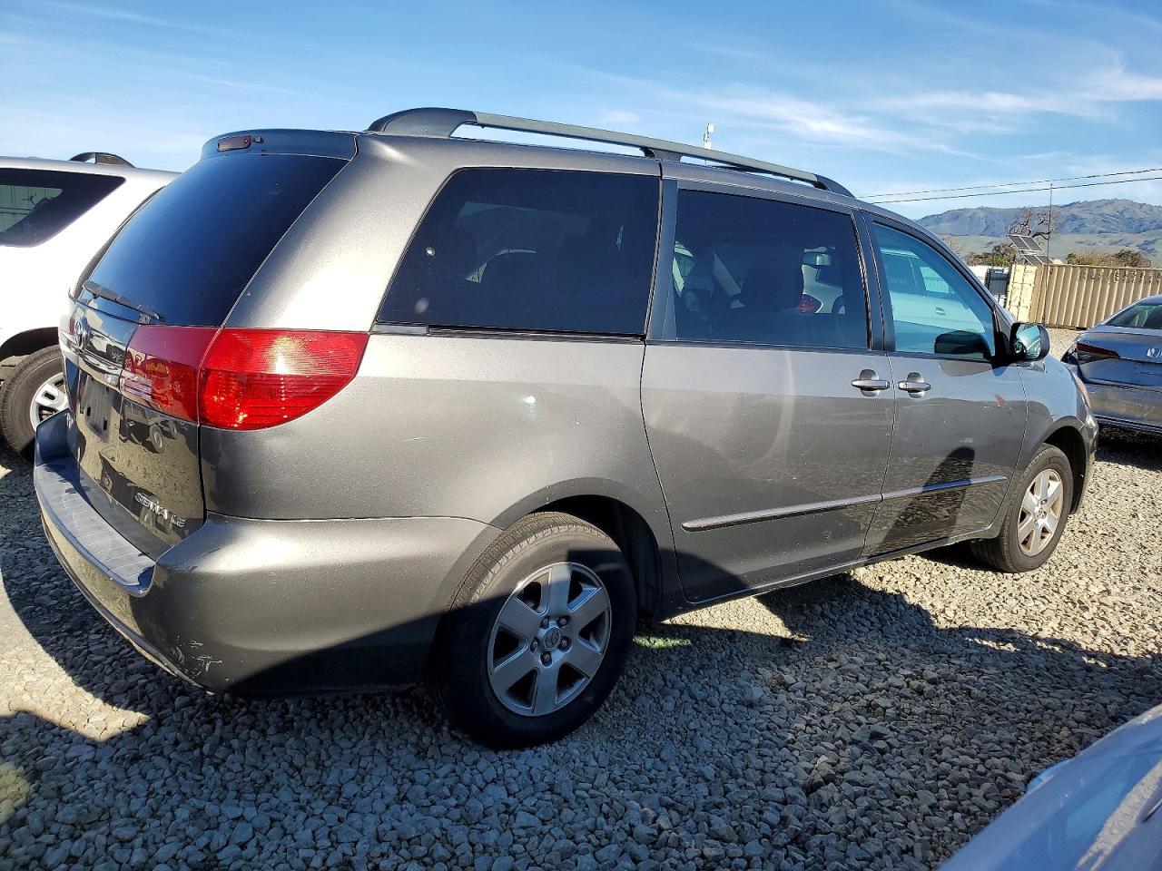 2005 TOYOTA SIENNA