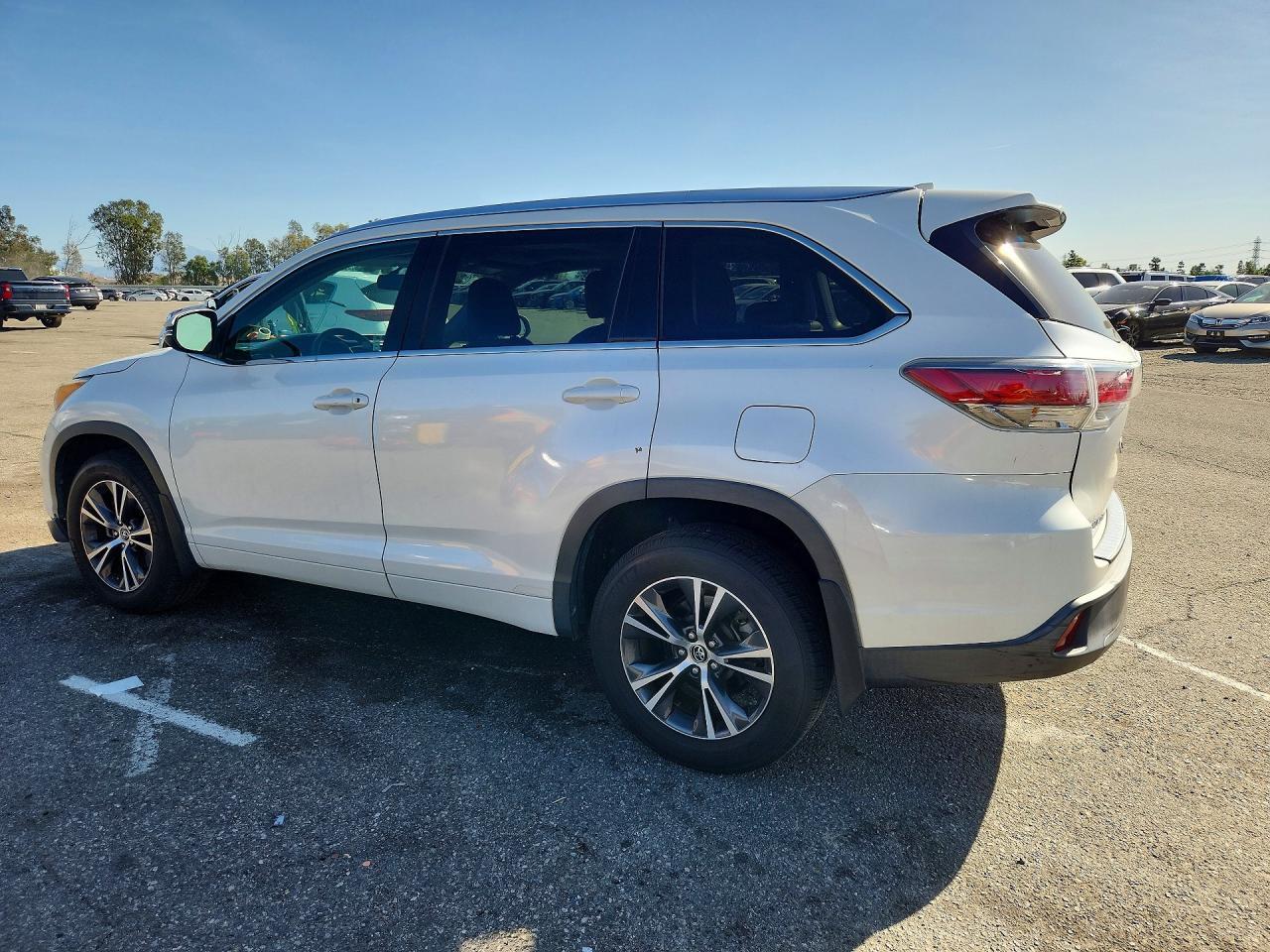 2016 TOYOTA HIGHLANDER