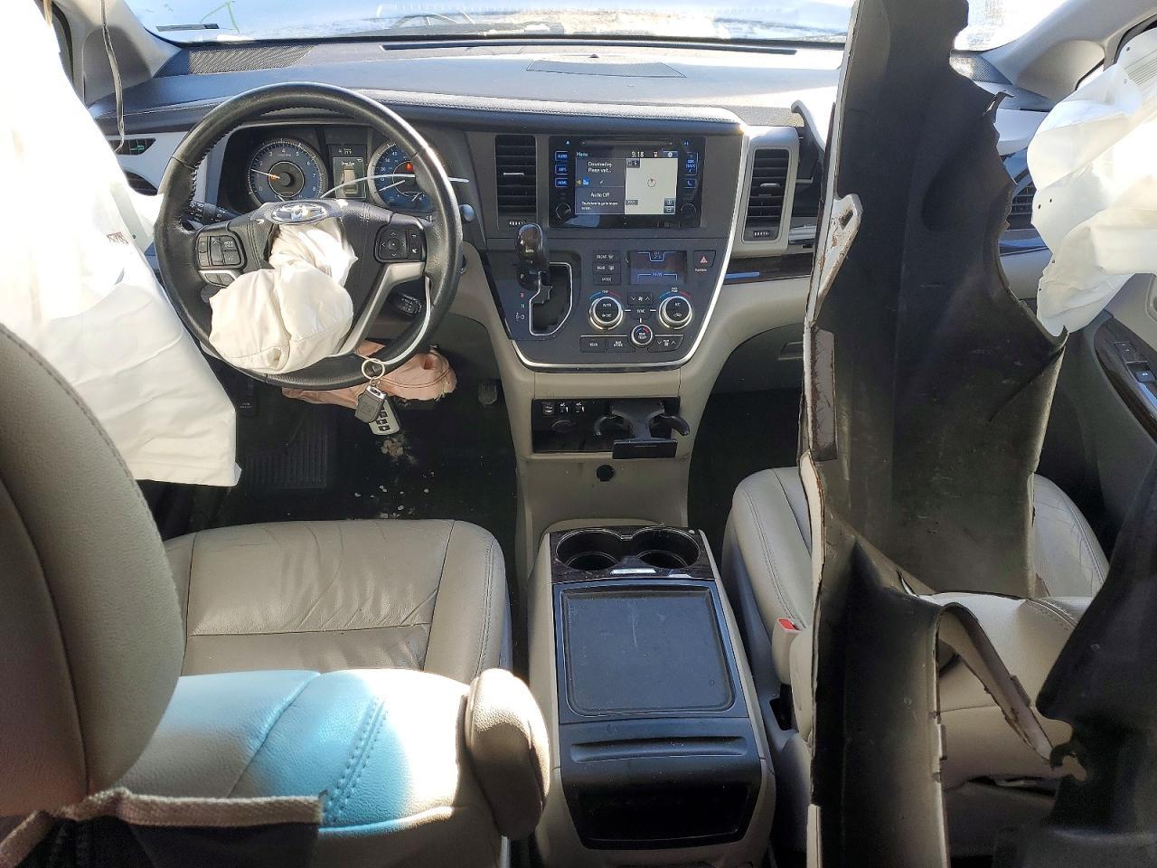 2017 TOYOTA SIENNA