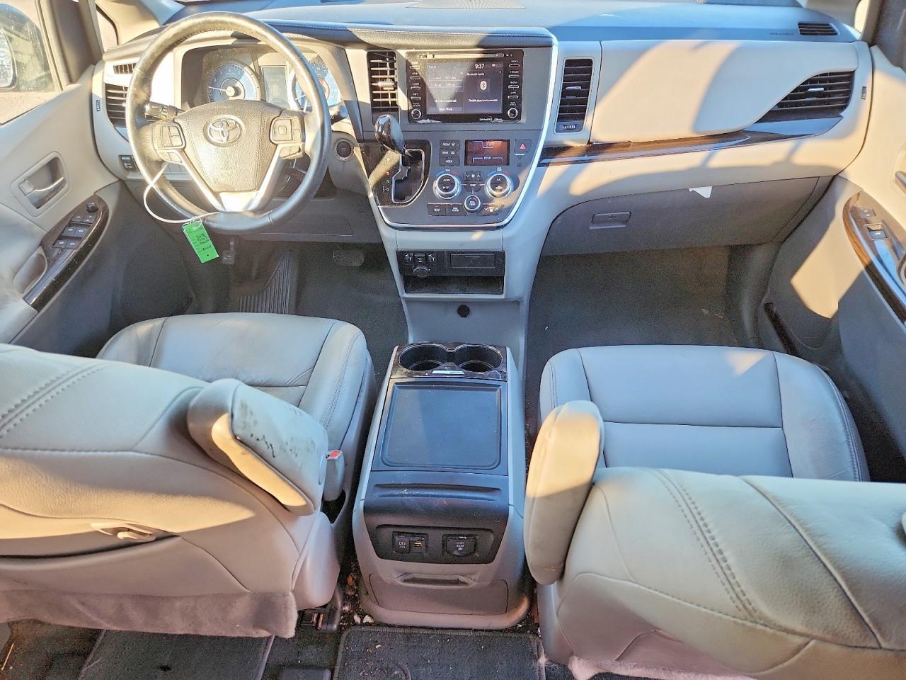 2018 TOYOTA SIENNA