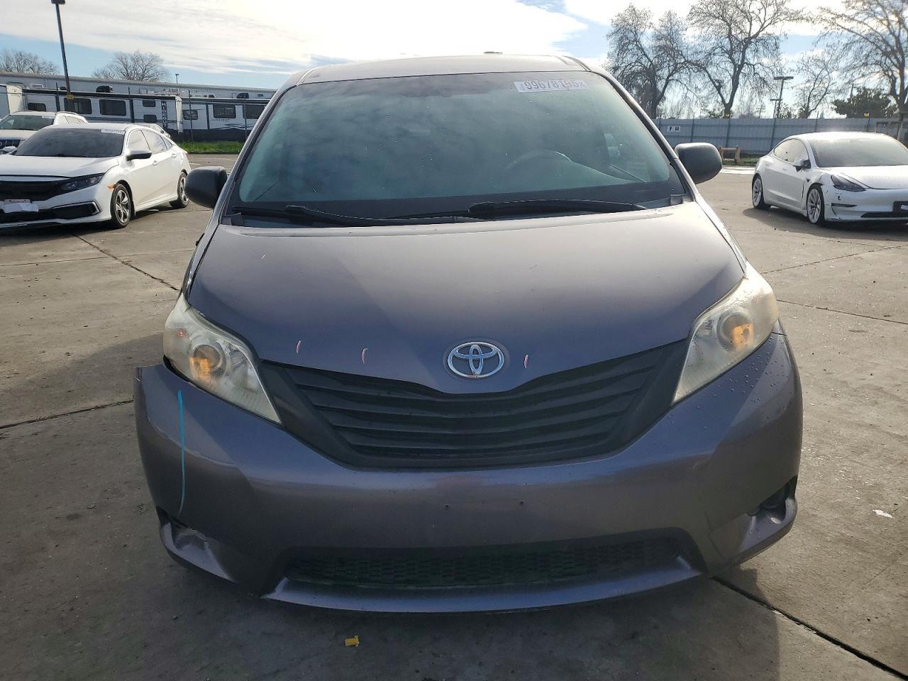 2013 TOYOTA SIENNA