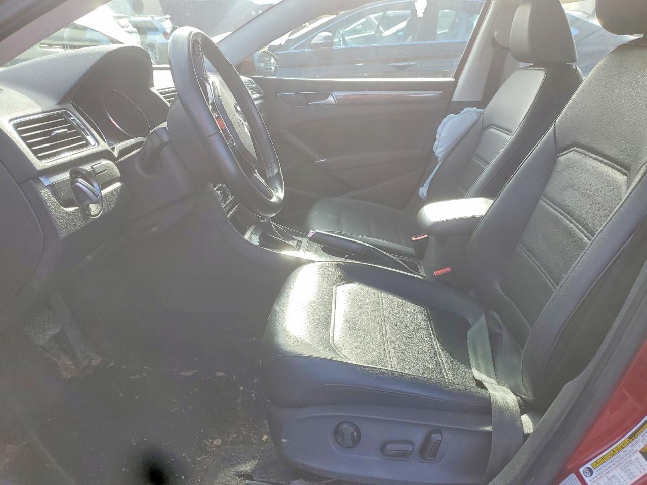 2016 VOLKSWAGEN Passat