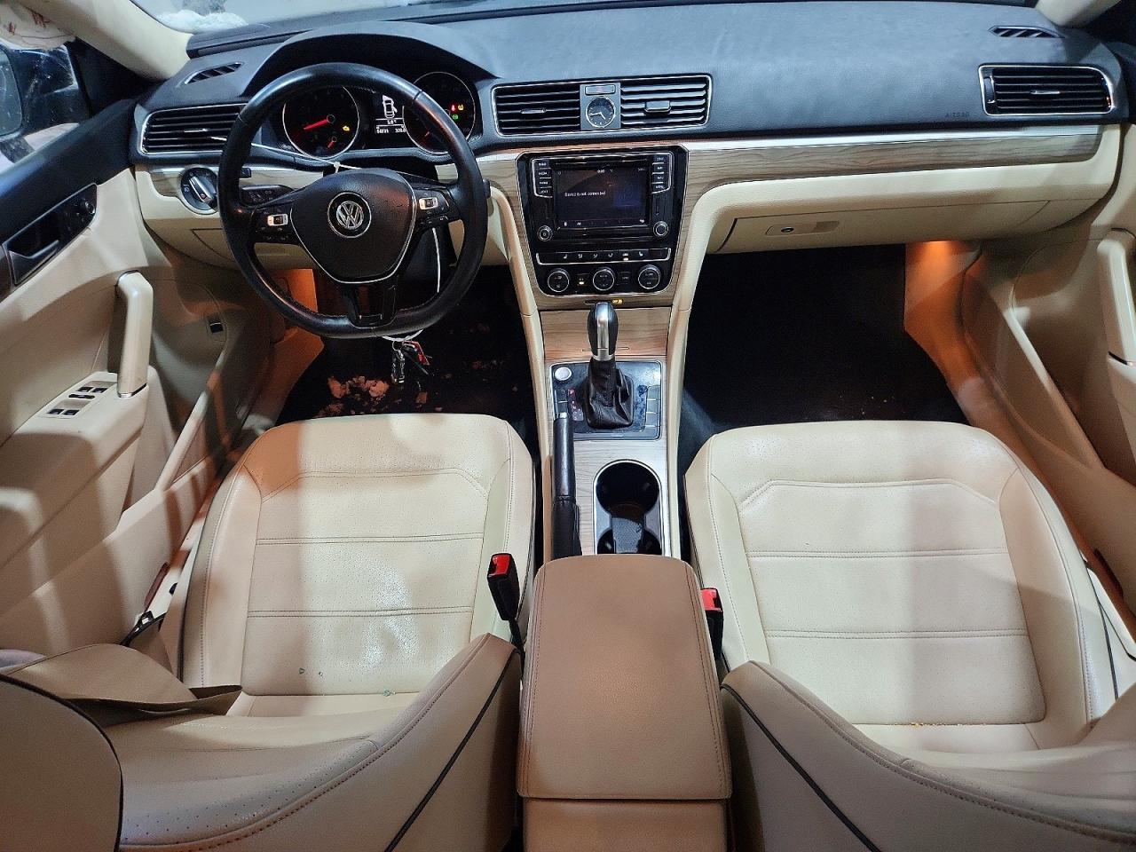 2016 VOLKSWAGEN Passat