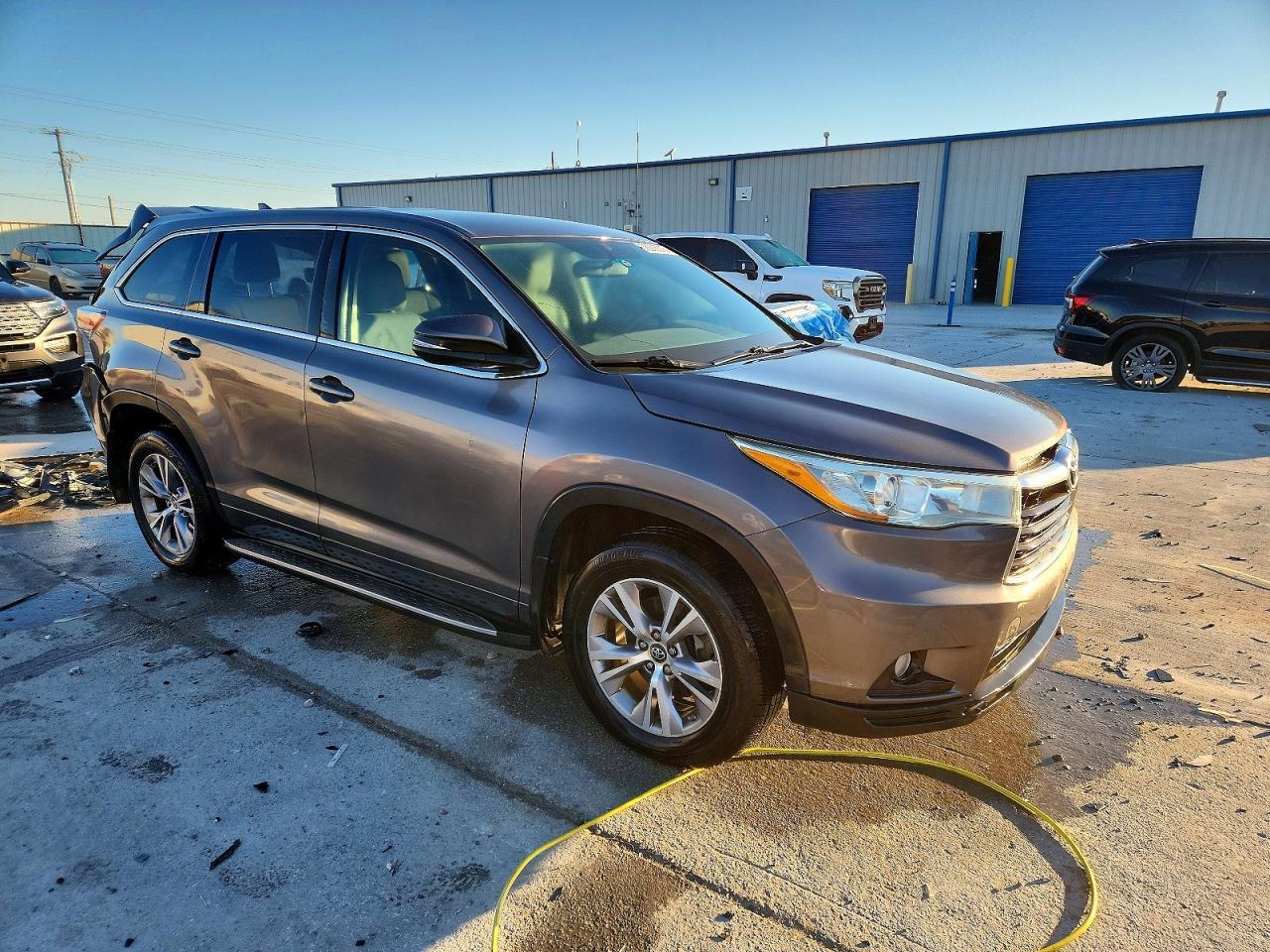 2016 TOYOTA HIGHLANDER