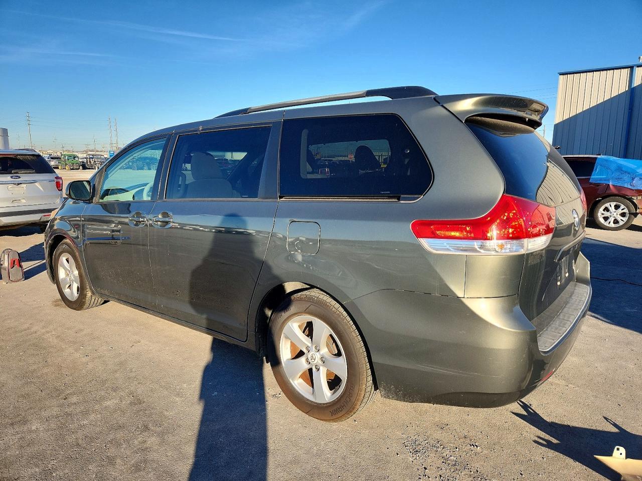 2011 TOYOTA SIENNA