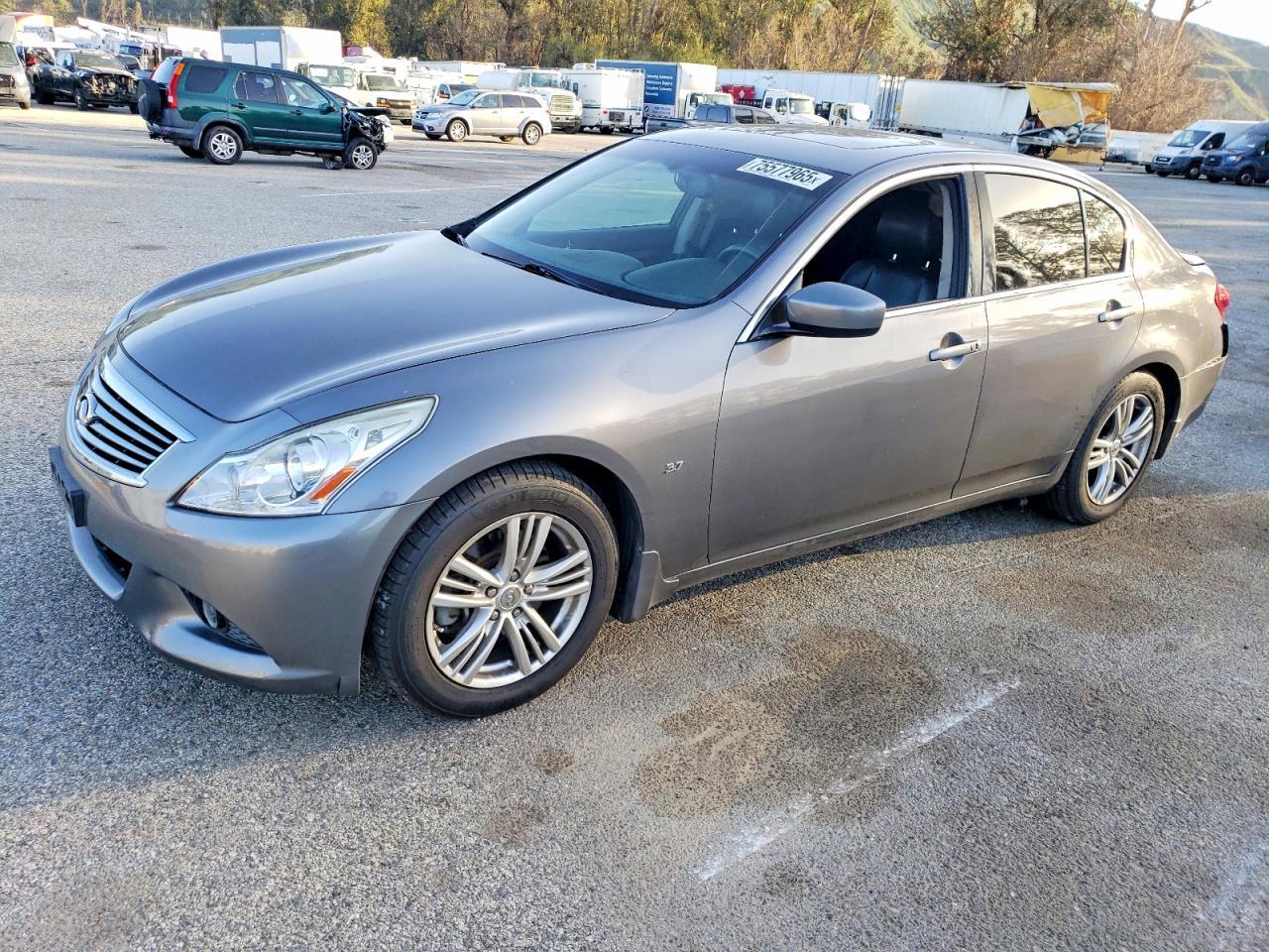 2015 INFINITI Q40