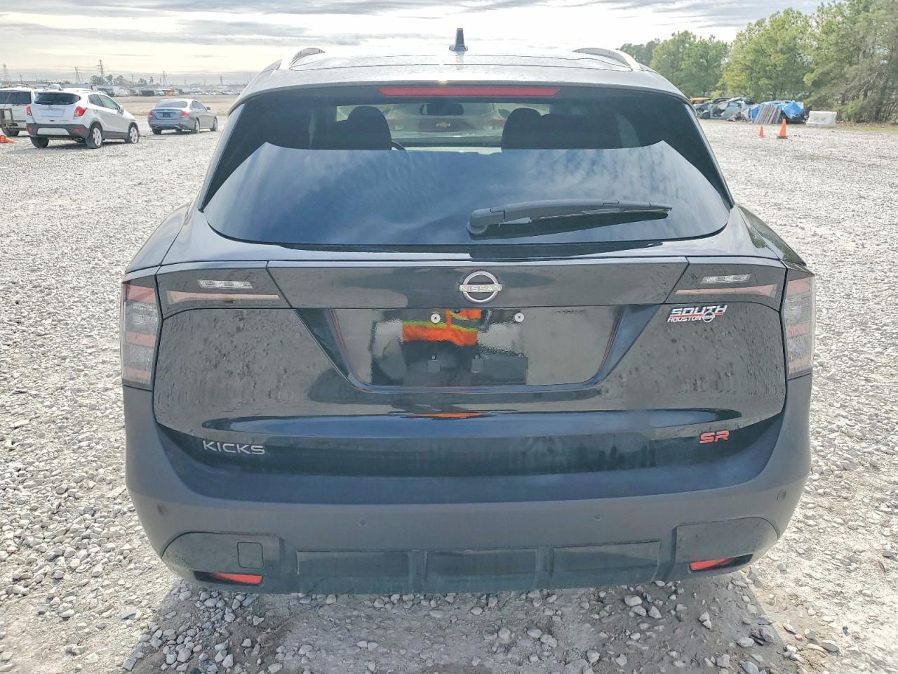 2025 NISSAN KICKS
