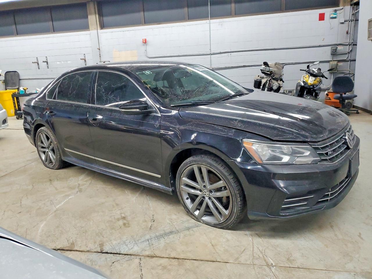 2017 VOLKSWAGEN Passat