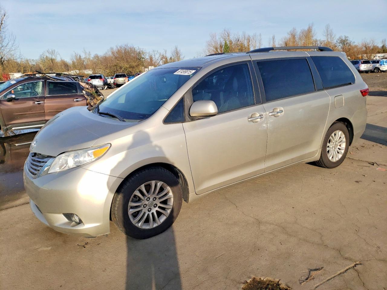 2015 TOYOTA SIENNA