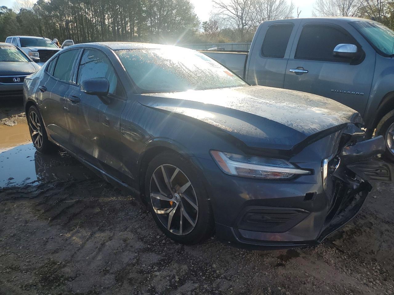 2019 VOLVO S60