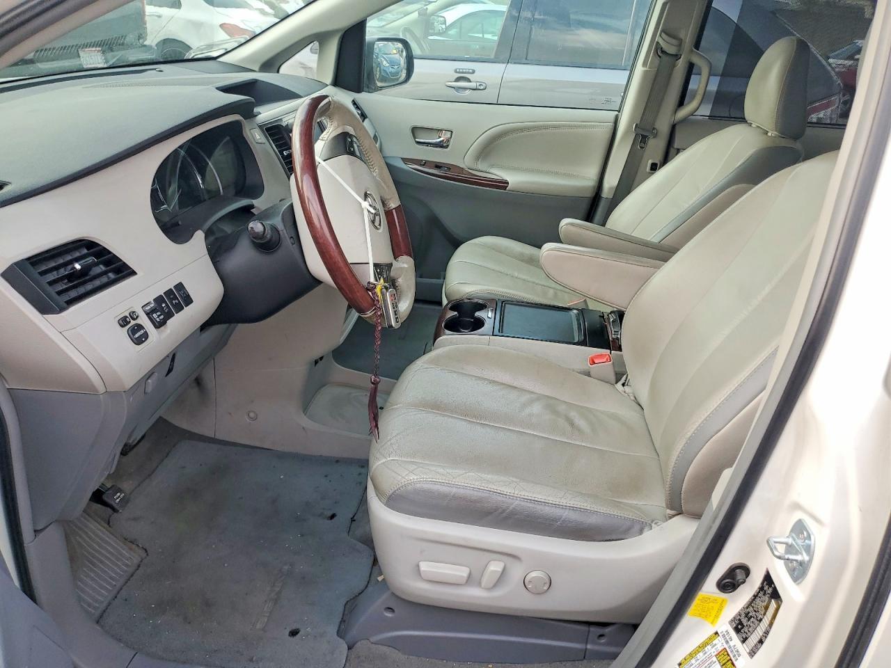 2012 TOYOTA SIENNA