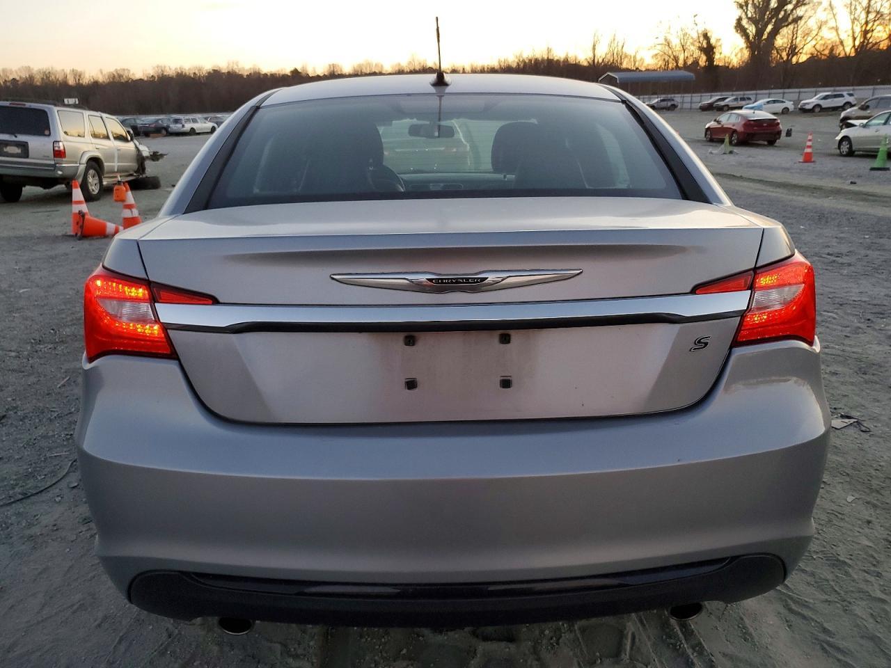 2013 CHRYSLER 200