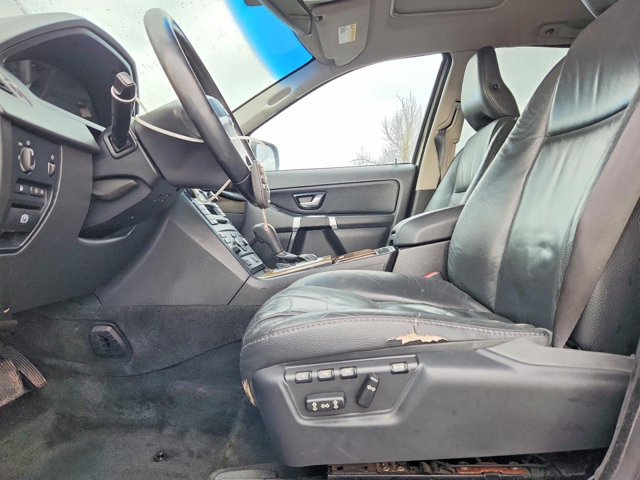 2011 VOLVO XC90