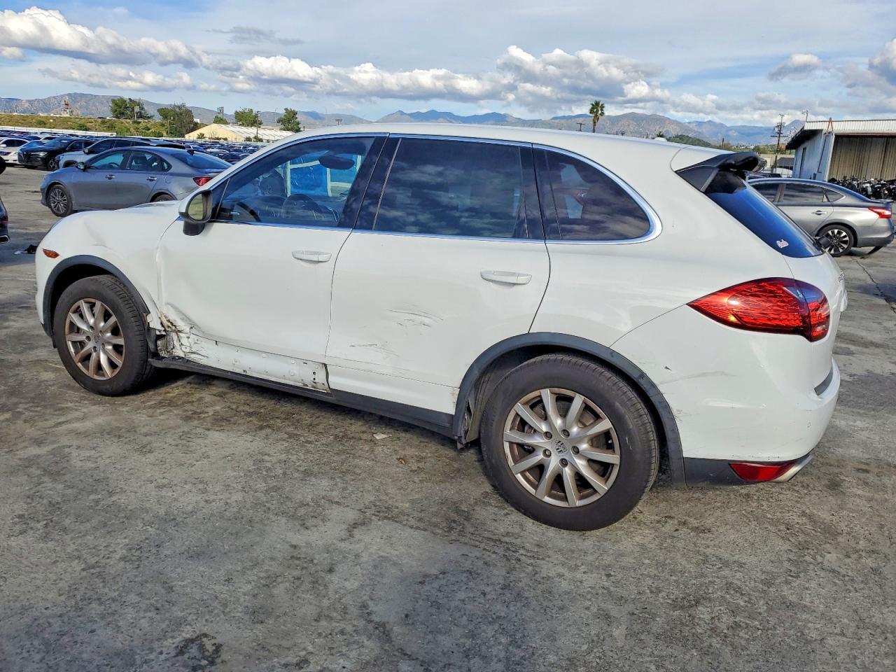 2013 PORSCHE CAYENNE