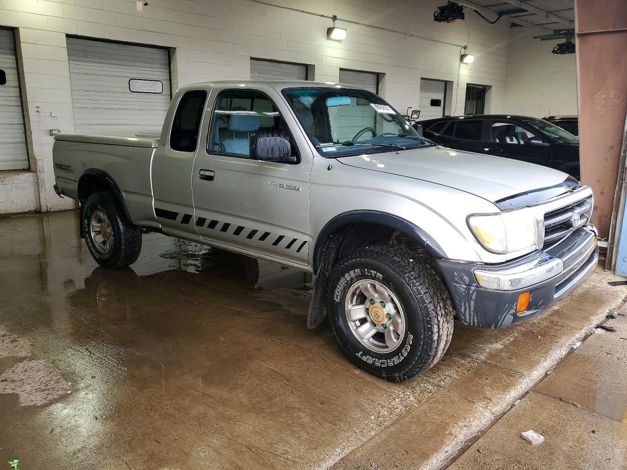 2000 TOYOTA TACOMA