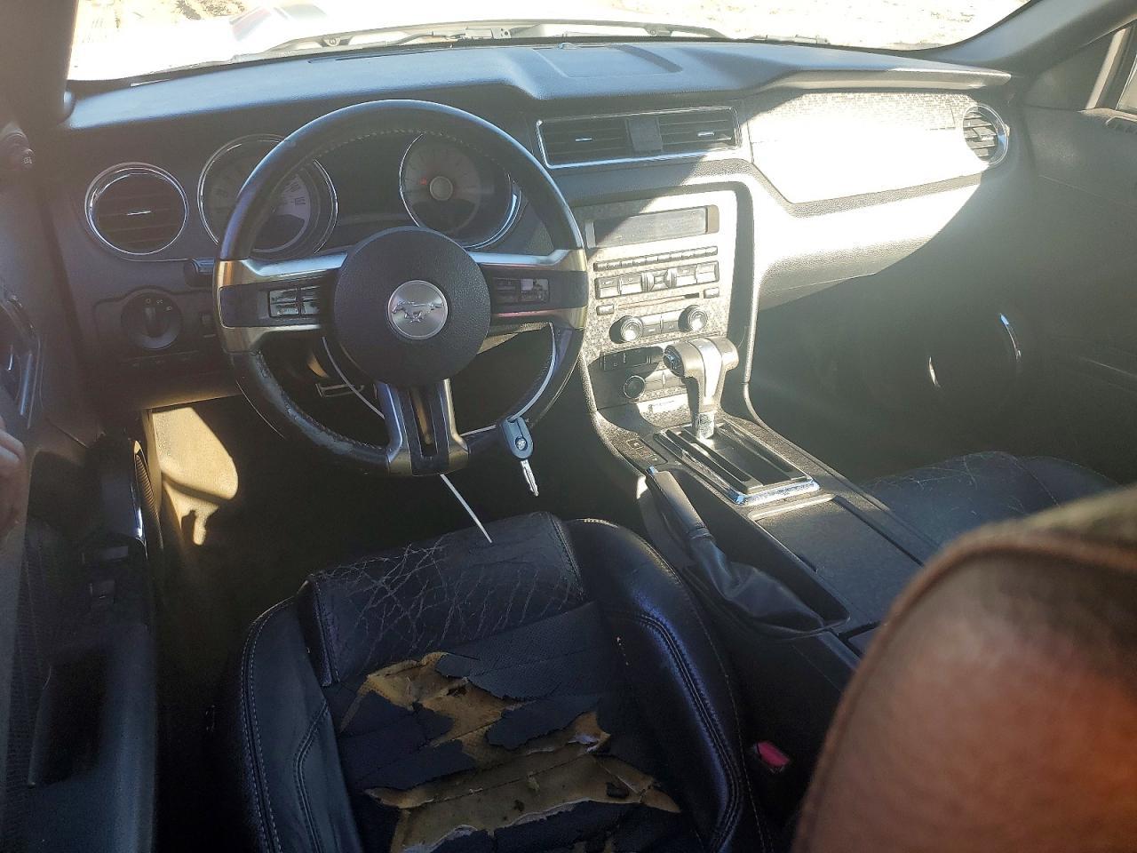 2011 FORD MUSTANG