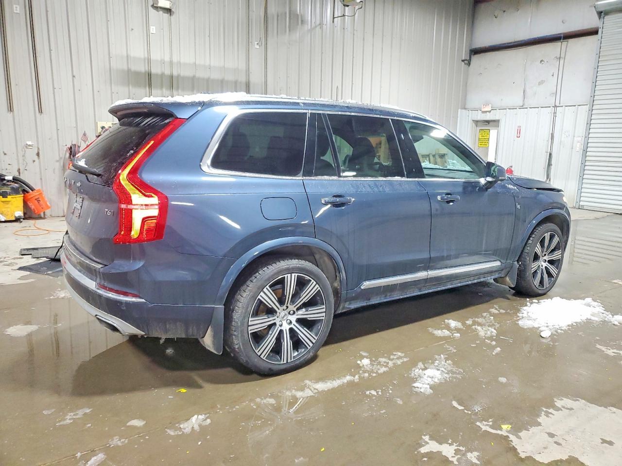 2021 VOLVO XC90