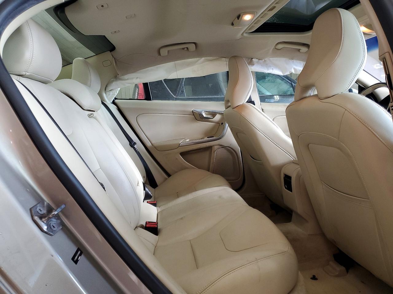 2015 VOLVO S60