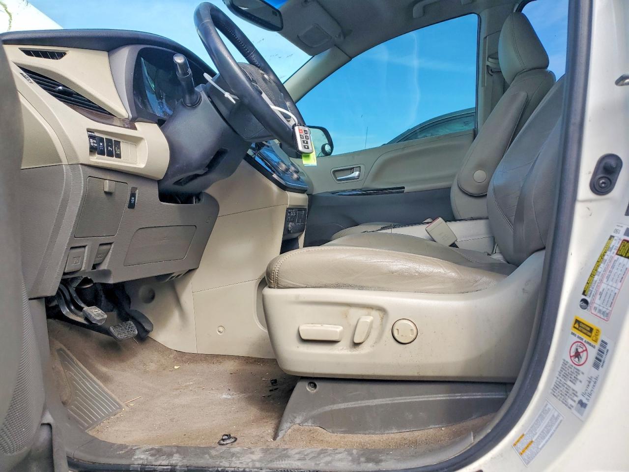2016 TOYOTA SIENNA