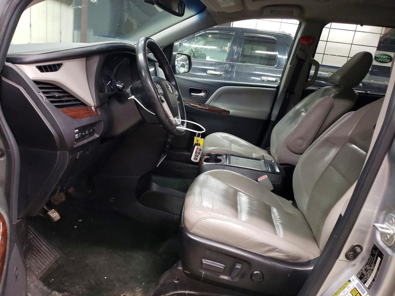 2017 TOYOTA SIENNA