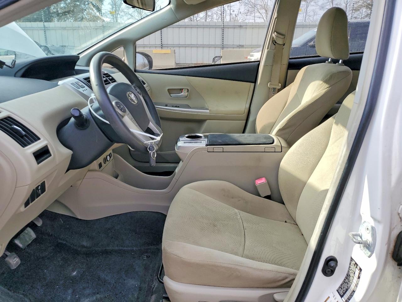 2013 TOYOTA PRIUS V